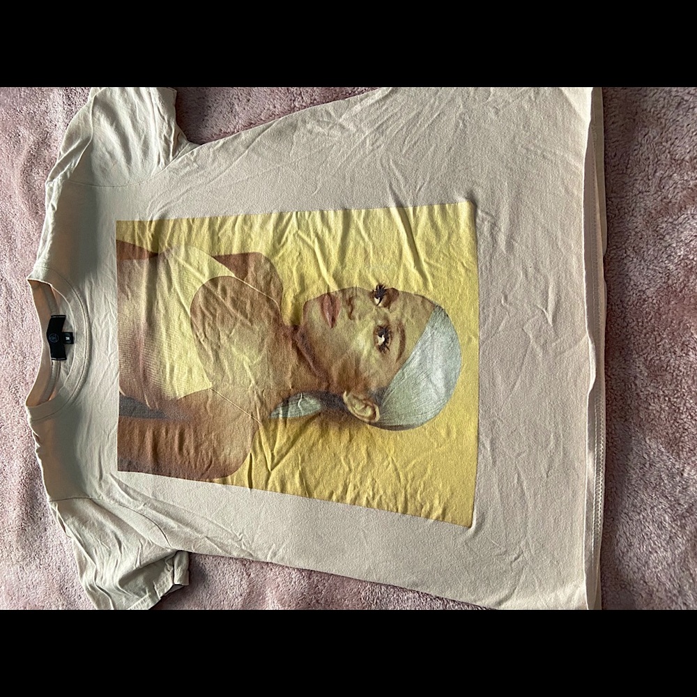 Sweetner ariana grande shirt